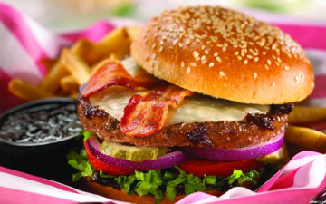 Картинка еда бутерброды гамбургеры канапе огурец зелень бекон котлета булочка соус