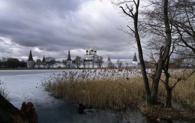 Обои картинки фото города, православные, церкви, монастыри, церковь, облака