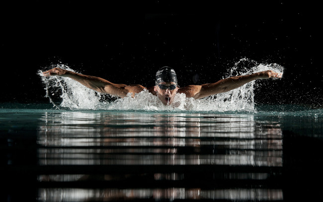 Обои картинки фото спорт, плавание, брызги, вода, пловец, очки, дистанция
