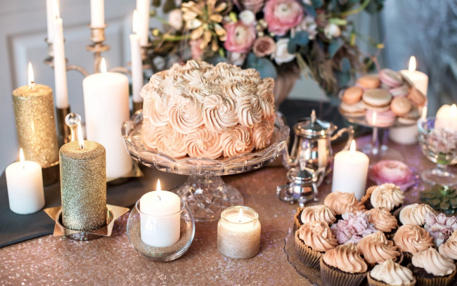Обои картинки фото еда, торты, винтаж, цветы, стиль, свечи, крем, пирожные, торт