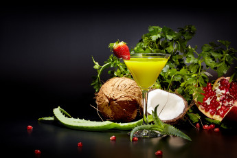 Картинка еда напитки +сок алоэ зелень кокос клубника гранат сок