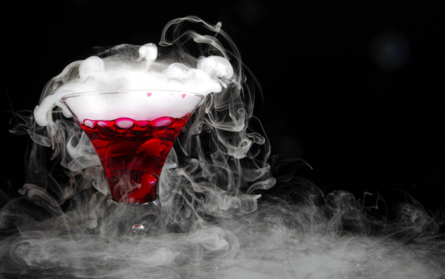 Обои картинки фото еда, напитки,  коктейль, dry-ice, red, drink, cocktail