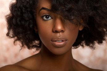 Картинка девушки -unsort+ лица +портреты девушка мулатка темнокожая чернокожая лицо красотка портрет причёска макияж взгляд