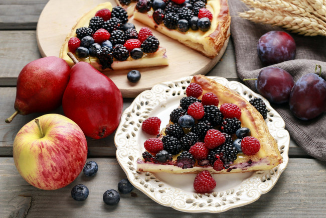 Обои картинки фото еда, пироги, пирог, малина, ежевика, ягодный, яблоко, груши, сливы