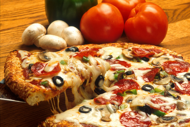 Обои картинки фото еда, пицца, грибы, помидоры, томаты