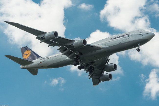 Обои картинки фото boeing 747-830, авиация, пассажирские самолёты, полет, небо, авиалайнер