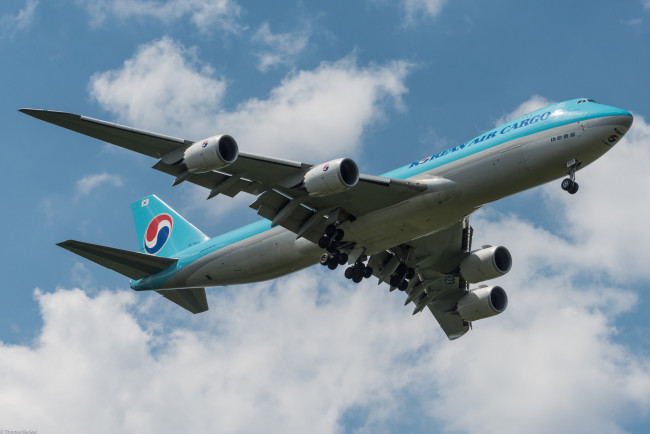 Обои картинки фото boeing 747-8b5, авиация, грузовые самолёты, авиалайнер, полет, небо