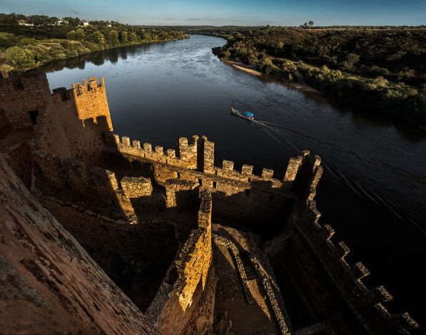Обои картинки фото almourol castle,  portugal, города, - дворцы,  замки,  крепости, замок, река