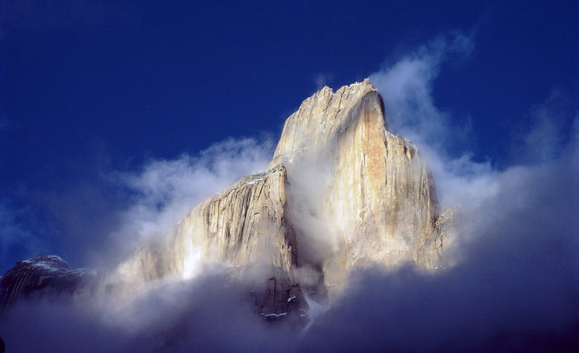 Обои картинки фото природа, горы, небо, туман, скалы