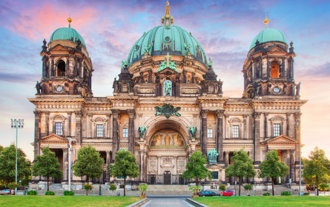 Обои картинки фото города, берлин , германия, деревья, berlin, cathedral, тротуар, архитектура, купола, храм, дворец, берлин, hdr, газон