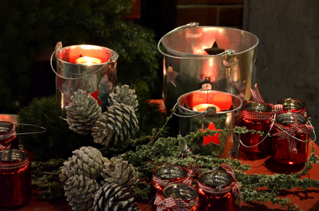 Обои картинки фото праздничные, - разное , новый год, шишки, фонари, свечи