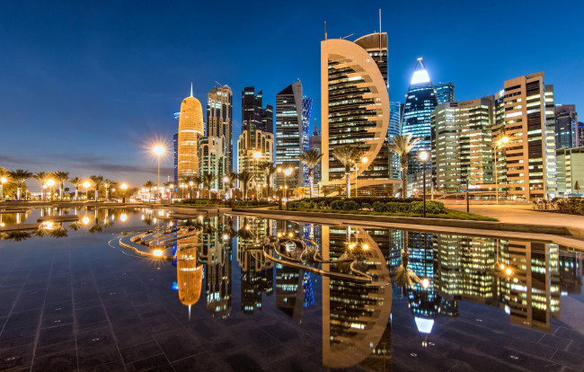 Обои картинки фото города, доха , катар, sheraton, park, доха, doha, qatar, небоскрёбы, ночной, город, здания, отражение