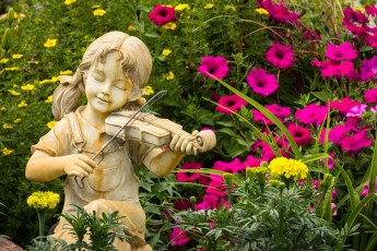 Картинка разное рельефы статуи музейные экспонаты скрипачка девочка цветы