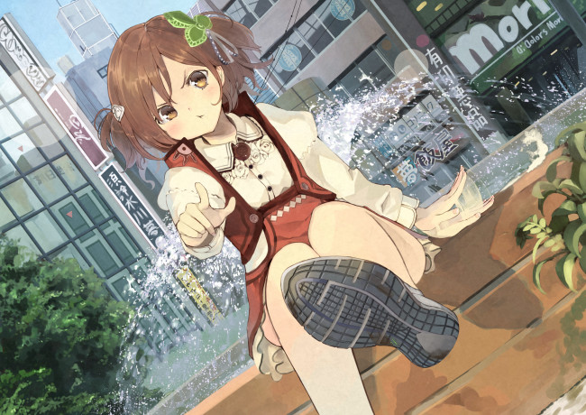 Обои картинки фото аниме, unknown,  другое, недовольство, девушка, фонтан, брызги, вода, улица, арт, doukutsuwa, goiro