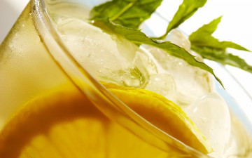 Картинка еда напитки напиток листья лимон лед стакан
