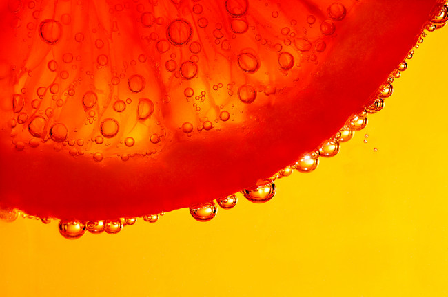 Обои картинки фото еда, цитрусы, долька, пузырьки, вода, апельсин