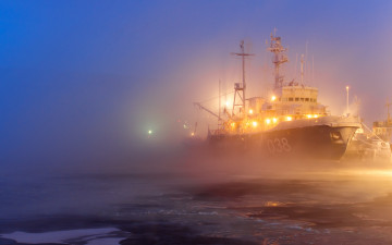 обоя корабли, грузовые суда, огни, причал, туман, лед, море