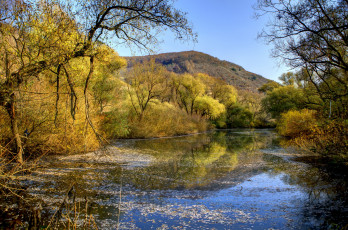 Картинка природа реки озера осень река гора деревья