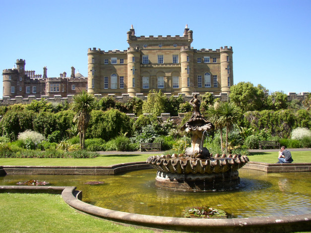 Обои картинки фото culzean, castle, города, дворцы, замки, крепости, scotland, фонтан