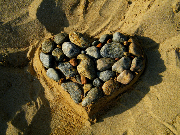 Обои картинки фото природа, камни, минералы, песок, сердечко