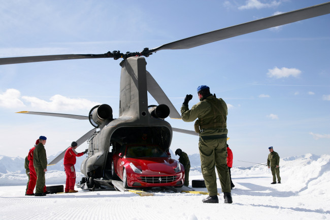 Обои картинки фото ferrari, ff, автомобили, boeing, ch-47, chinook