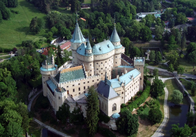 Обои картинки фото slovakia, castle, bojnicky, города, дворцы, замки, крепости, вид, сверху