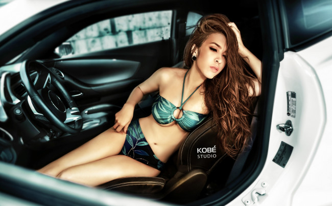 Обои картинки фото Duong Vy Ha, девушки, бикини, авто, салон, азиатка