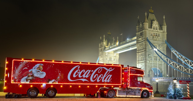 Обои картинки фото бренды, coca-cola, фон, автомобиль