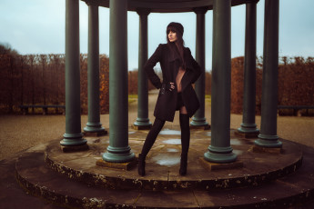 Картинка фото+девушек девушки -unsort+ брюнетки темноволосые девушка women fashion пальто колонны model black coat