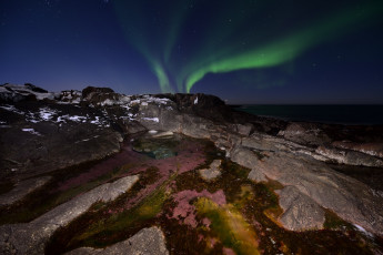 Картинка природа северное+сияние вид пейзаж вода камни ночь сияние небо