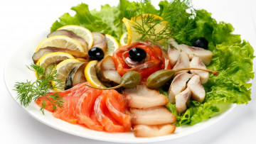 Картинка еда рыбные+блюда +с+морепродуктами салат маслины каперсы лимон рыба ломтики