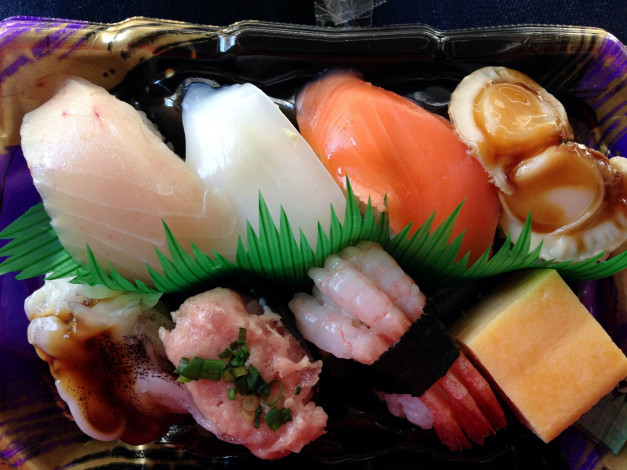Обои картинки фото еда, рыба,  морепродукты,  суши,  роллы, кухня, японская, ассорти, суши