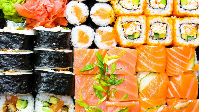 Обои картинки фото еда, рыба,  морепродукты,  суши,  роллы, ассорти, японская, кухня, имбирь, роллы