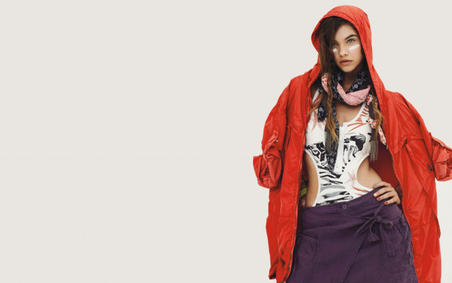 Обои картинки фото девушки, barbara palvin, юбка, шарф, топ, косы, куртка, капюшон, модель