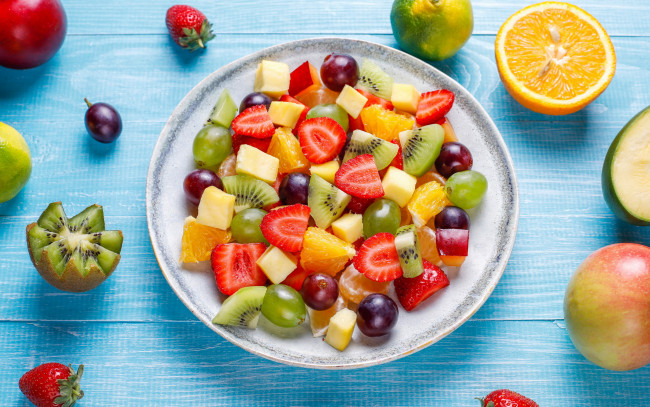Обои картинки фото еда, фрукты,  ягоды, киви, апельсин, виноград, клубника