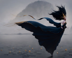 Картинка фэнтези эльфы гора цветы кувшинки туман озеро длинное платье ветер стиль украшения