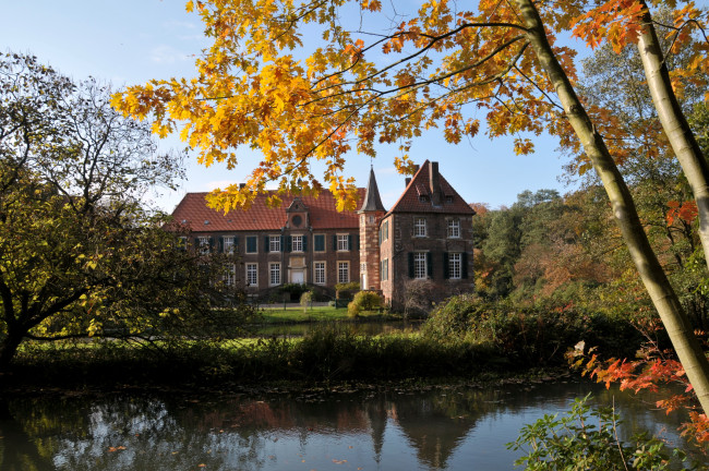 Обои картинки фото castle, egelburg, germany, города, дворцы, замки, крепости, река, замок, деревья, осень
