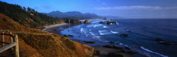 Картинка природа побережье океан пляж волны камни скалы дорожка панорама