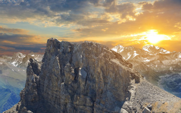 Картинка природа восходы закаты горы скалы тучи солнце