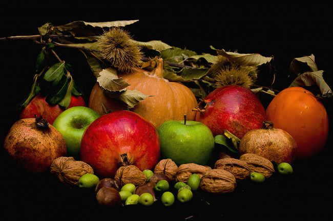 Обои картинки фото еда, фрукты, ягоды, гранаты, орехи, каштаны, хурма, яблоко, тыква