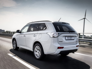 Картинка автомобили mitsubishi outlander phev 2012г