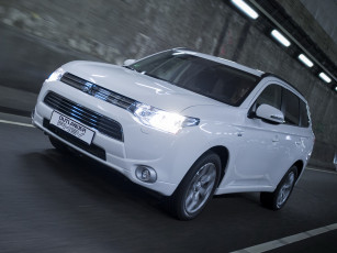 Картинка автомобили mitsubishi outlander phev 2012г