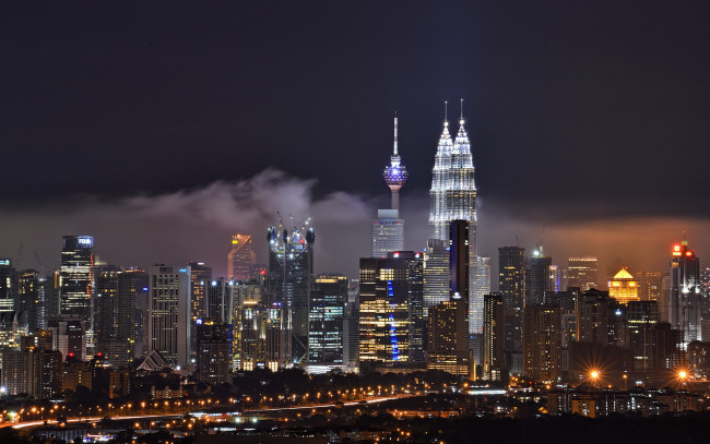 Обои картинки фото kuala lumpur,  malaysia, города, куала-лумпур , малайзия, kuala, lumpur, здания, небоскрёбы, ночной, город, куала-лумпур, malaysia