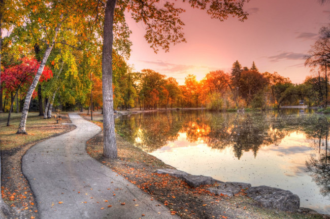 Обои картинки фото природа, парк, дорожка, река, осень
