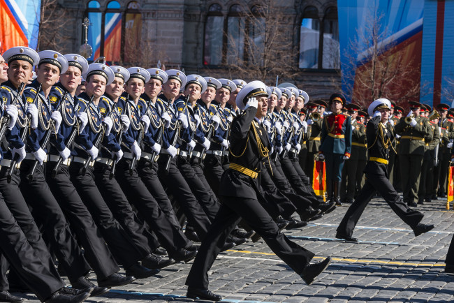 Обои картинки фото оружие, армия, спецназ, парад, матросы