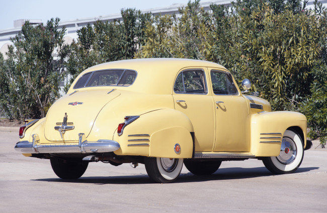 Обои картинки фото cadillac sixty one touring sedan deluxe 1941, автомобили, cadillac, sixty, one, touring, sedan, deluxe, 1941