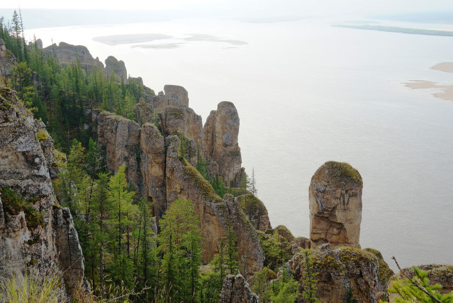 Обои картинки фото lena pillars, природа, реки, озера, река, пейзаж, лес, lena, pillars, горы, скалы