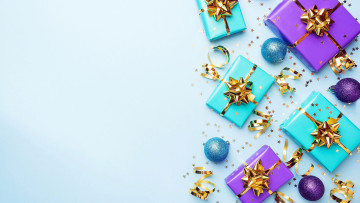 Картинка праздничные подарки+и+коробочки серпантин шарики подарки