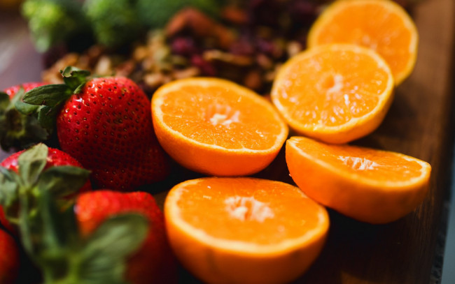 Обои картинки фото еда, фрукты,  ягоды, клубника, апельсины