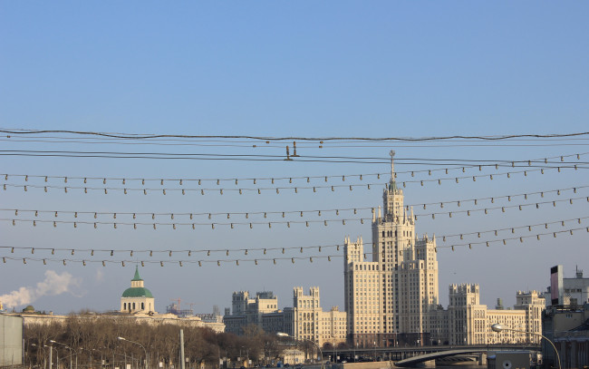 Обои картинки фото высотка, на, котельнической, набережной, города, москва, россия